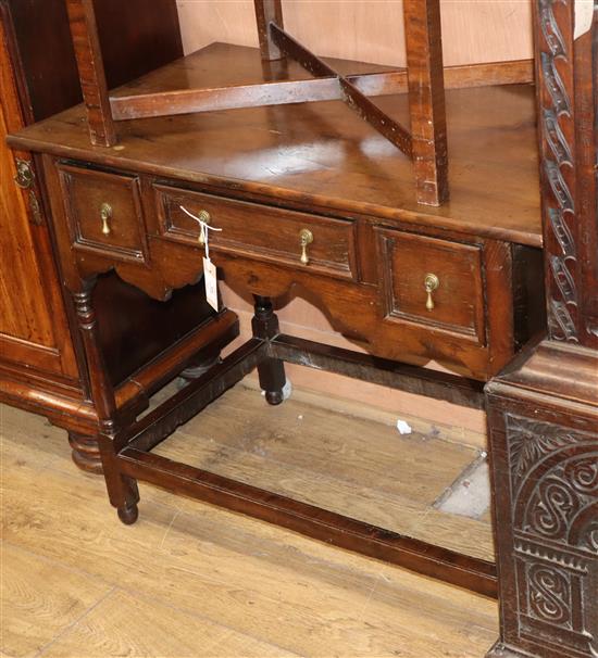 An oak lowboy W.86cm